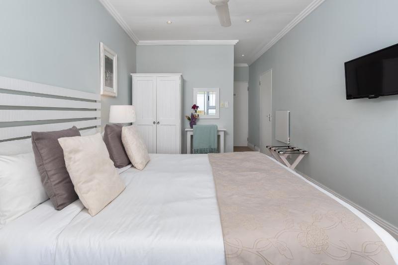 Double or Twin Room with Sea View image 4