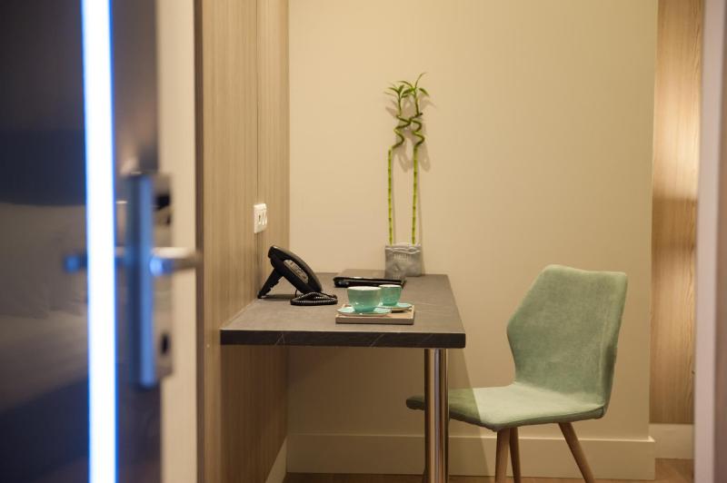Standard Double or Twin Room with Balcony image 2