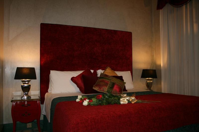 Deluxe Double or Twin Room image 3