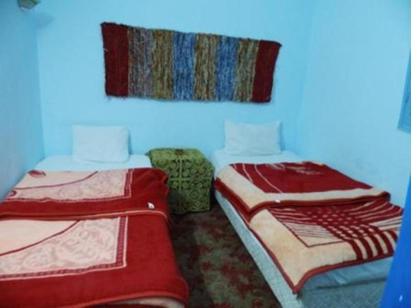 Twin Room with Shared Bathroom image 2