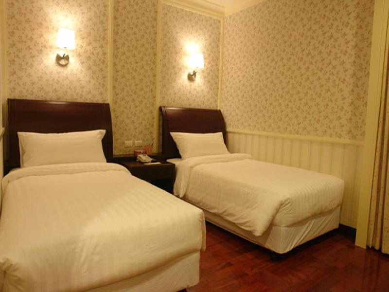 Standard Double or Twin Room with City View image 4