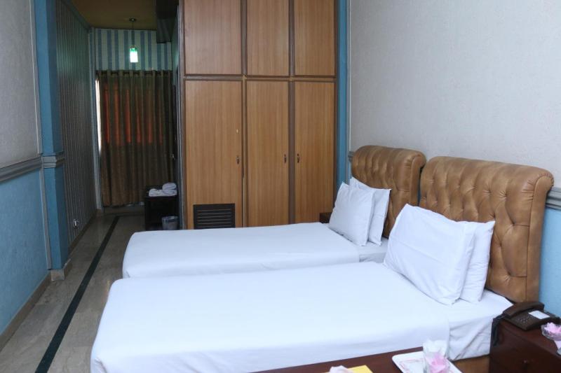 Deluxe Double or Twin Room image 3