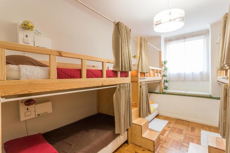 Bed in 10-Bed Mixed Dormitory Room image 2