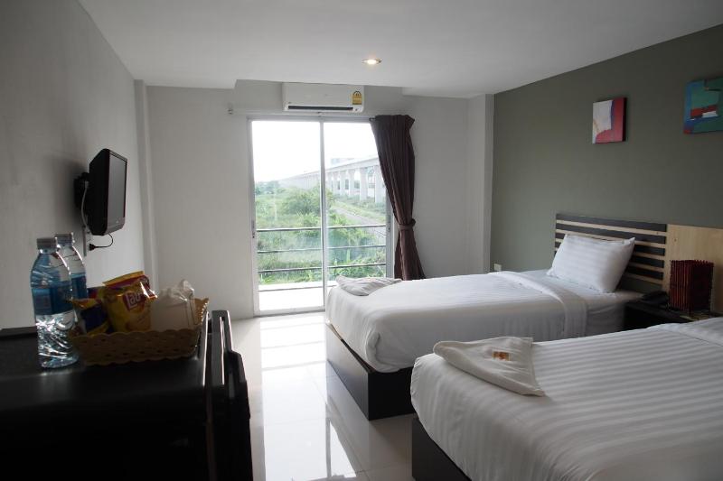 Superior Double or Twin Room - Round Trip Transfer image 1