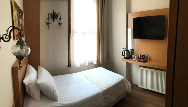 Standard Single Room image 3