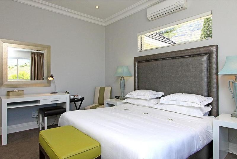 King Room image 4