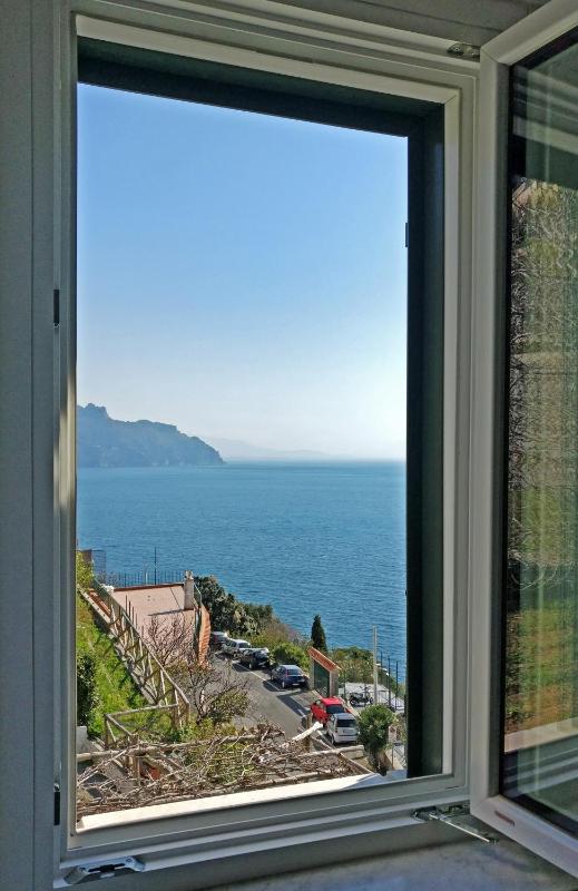 Double or Twin Room with Side Sea View image 3