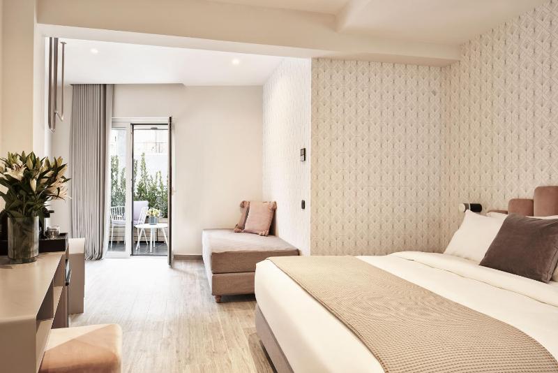 Family Suite with Balcony image 4
