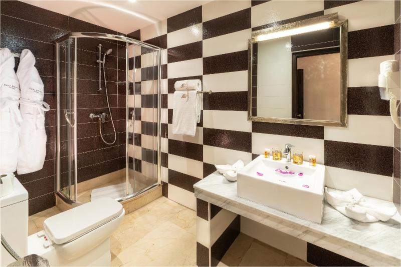 Superior Double Room image 3