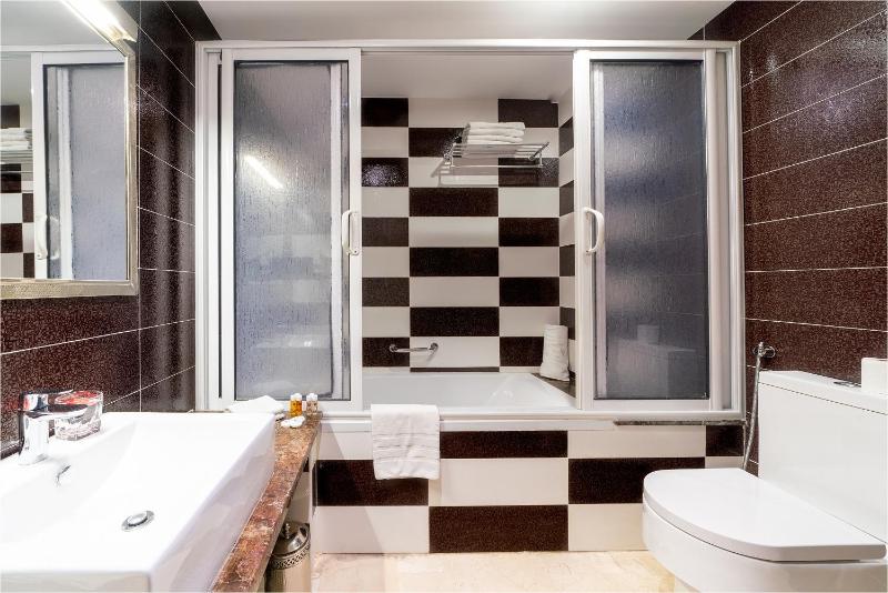 Family Room image 1