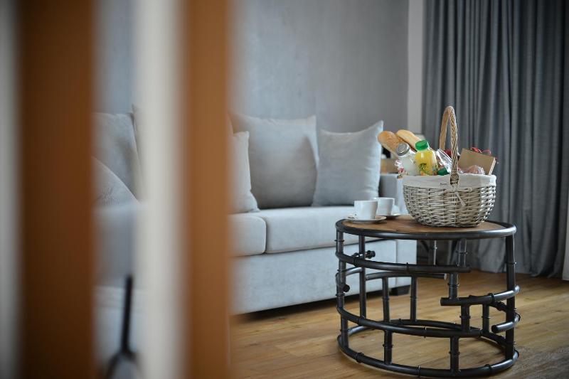 Deluxe Apartment with Acropolis View image 2