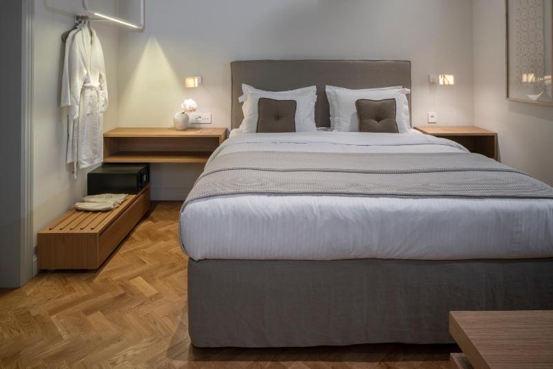 Deluxe Double Room image 2