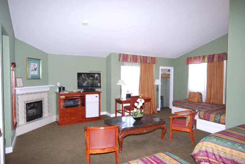 Deluxe Queen Room with Two Queen Beds with Fireplace image 3