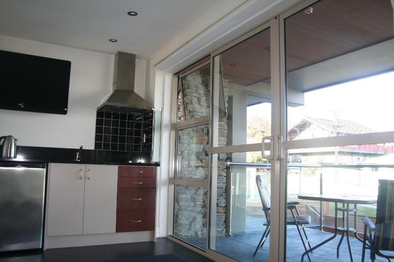 One-Bedroom Apartment with Mountain View image 3