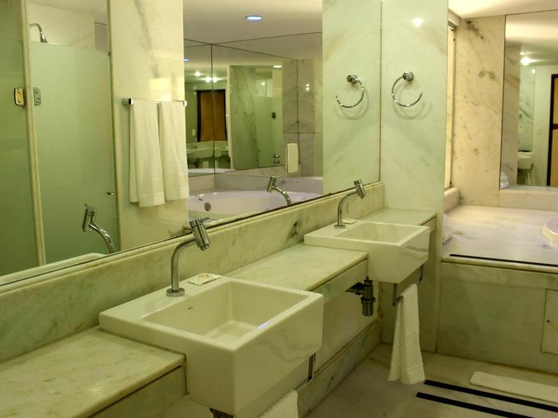 Suite with Spa Bath image 1