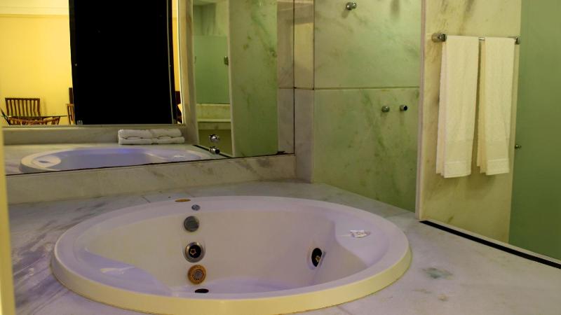Suite with Spa Bath image 3