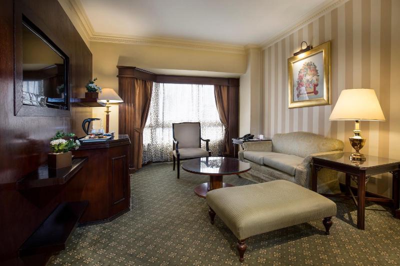 Standard One-Bedroom Suite image 3