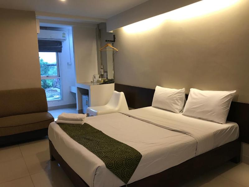 Standard Double Room with Free One Way  Airport Pick-Up  image 3
