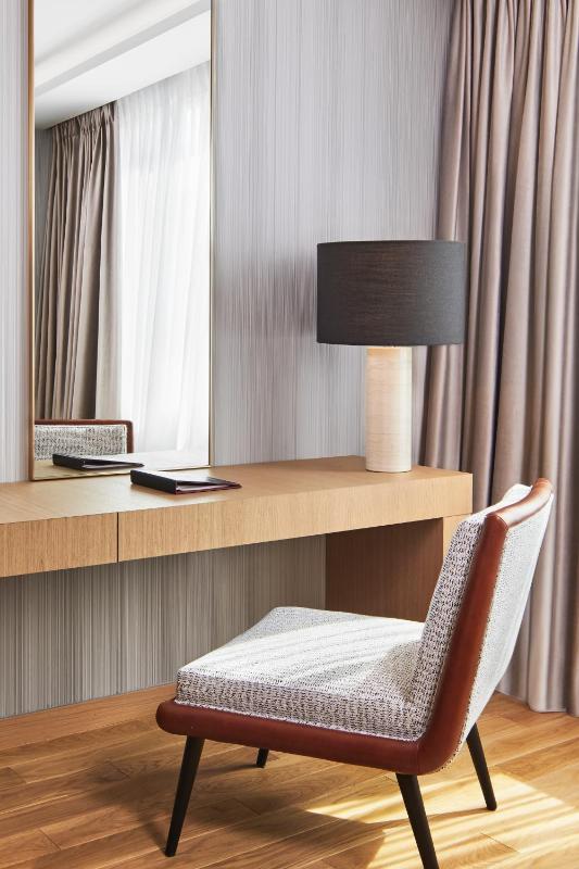 Deluxe Club King Room with Acropolis View image 4