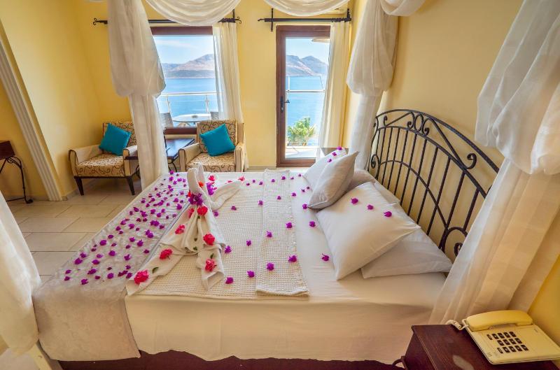 Superior Double Room with Sea View image 2