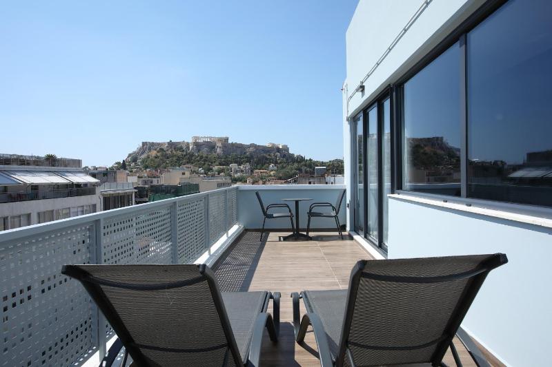Deluxe Double Room with Balcony and Acropolis View image 3