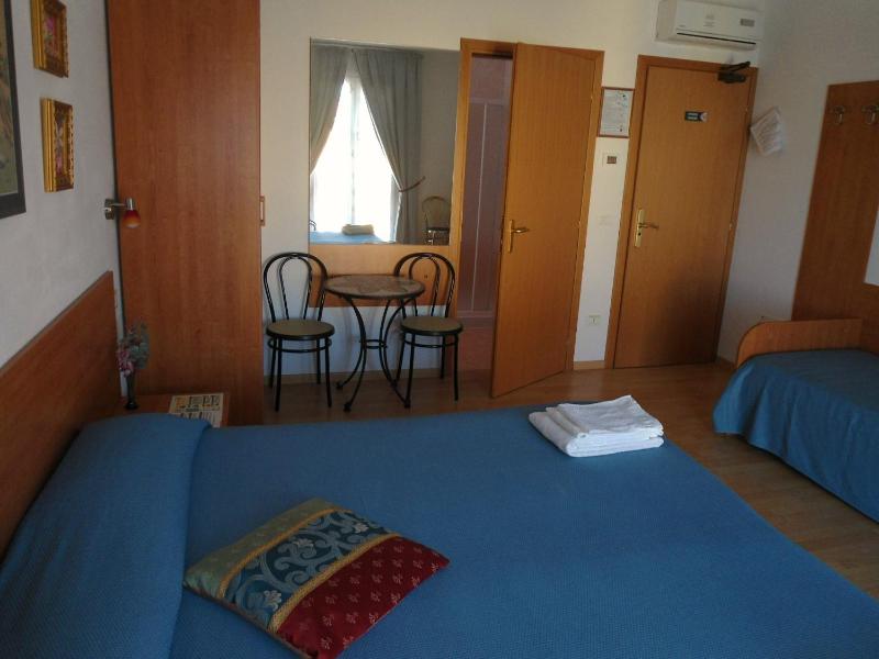 Double or Twin Room image 4