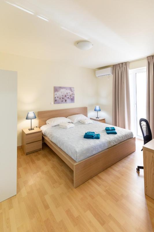 One-Bedroom Apartment image 1