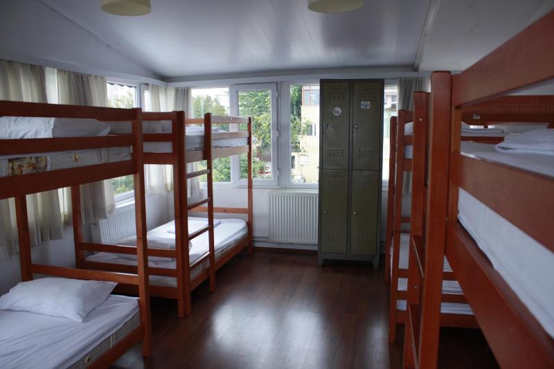 Bed in 8-Bed Dormitory Room image 2