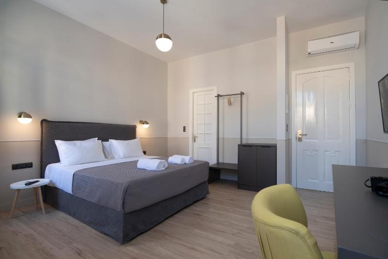Arch Suite with Partial Acropolis View image 3
