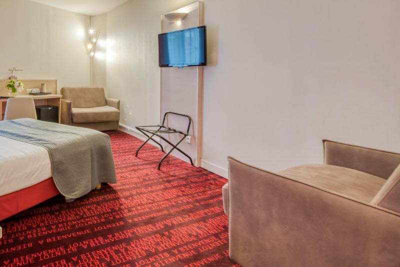 Quadruple Room image 3