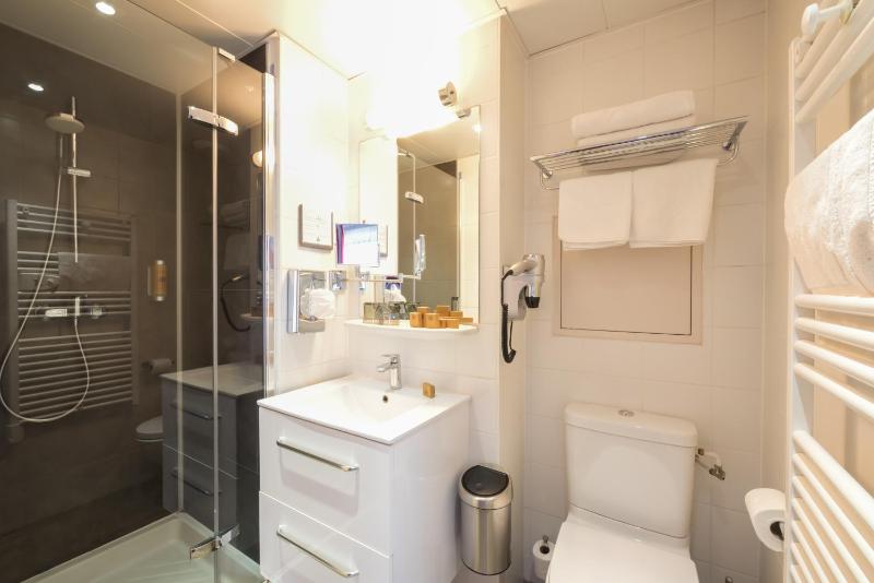 Quadruple Room image 2
