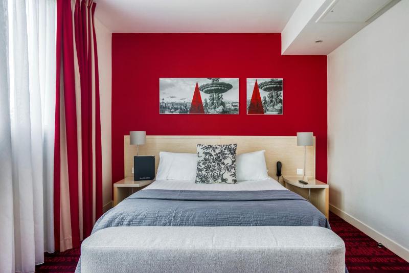 Deluxe Room image 3
