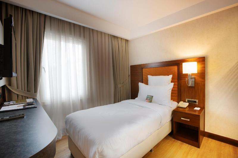 Classic Single Room with Free Spa Access image 4