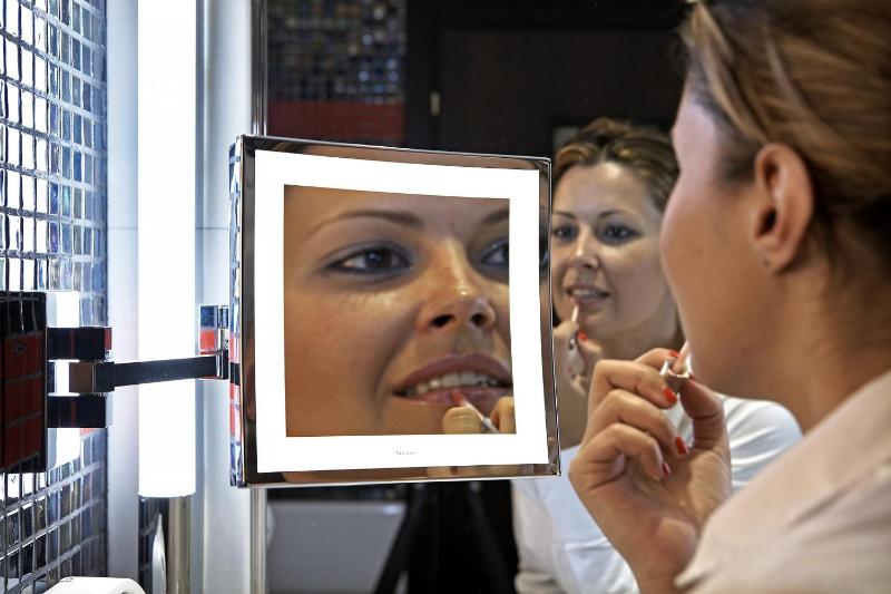 Superior Twin Room - Non-Smoking image 4
