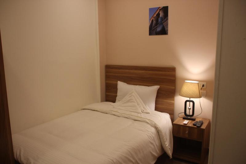 Standard Single Room image 2