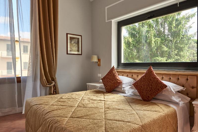 Deluxe Double Room with Terrace image 4