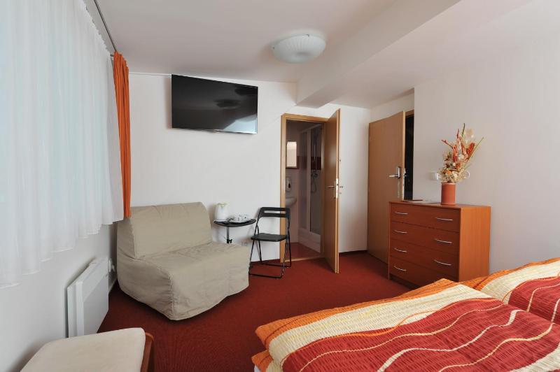 Double Room with King Size Bed image 2