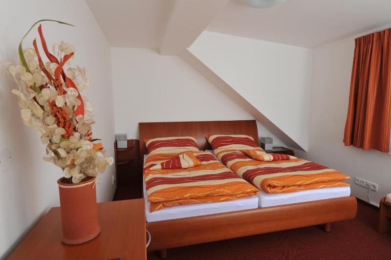 Double Room with King Size Bed image 3