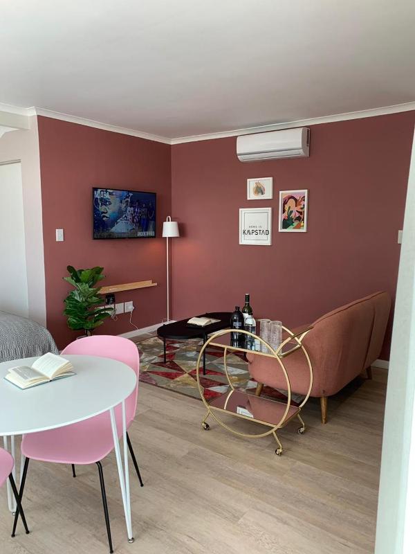 King Suite with Balcony image 2