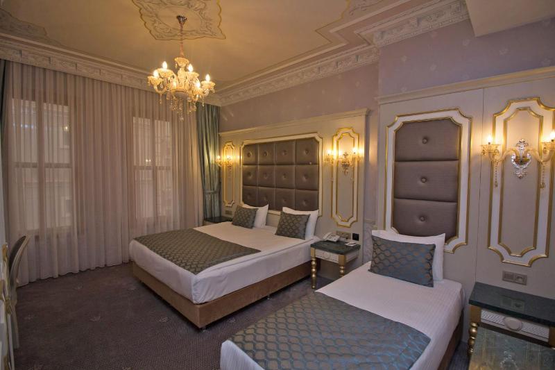 Deluxe Triple Room image 1