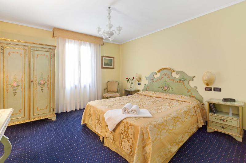 Superior Double or Twin Room image 1