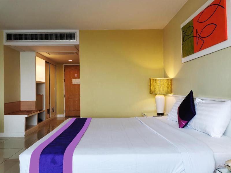 Superior Double or Twin Room with City View image 3