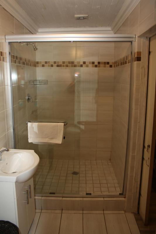 Deluxe Room (2 Adults + 1 Child) image 2