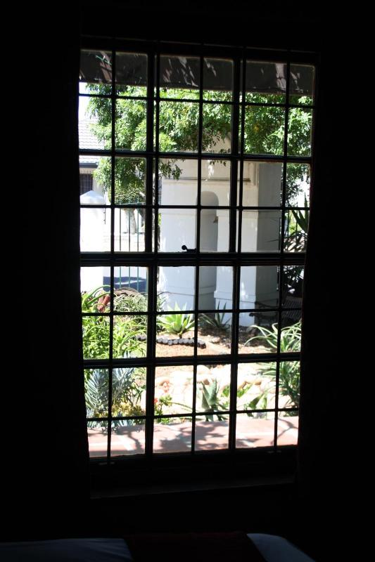 Standard Twin Room with Shared Bathroom image 1