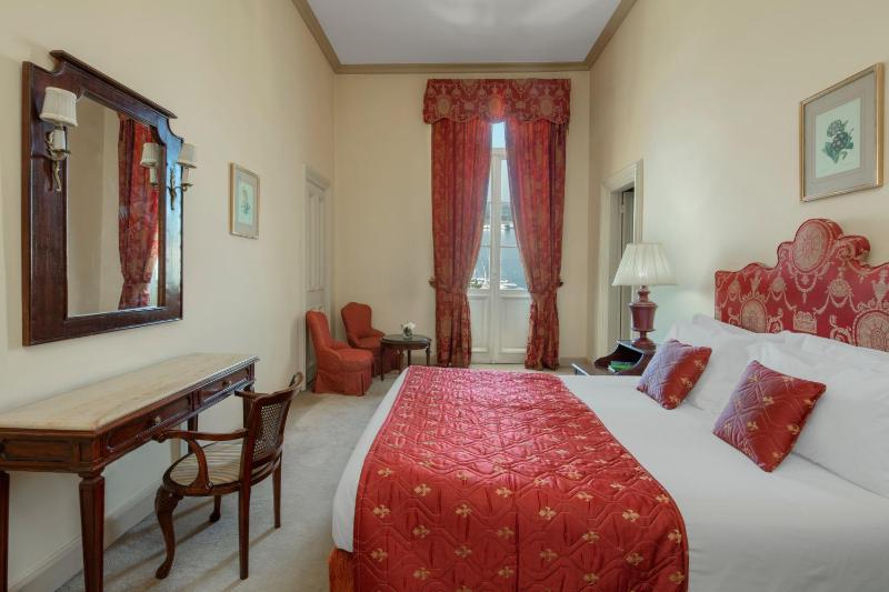 Classic King Room with Nile View image 1