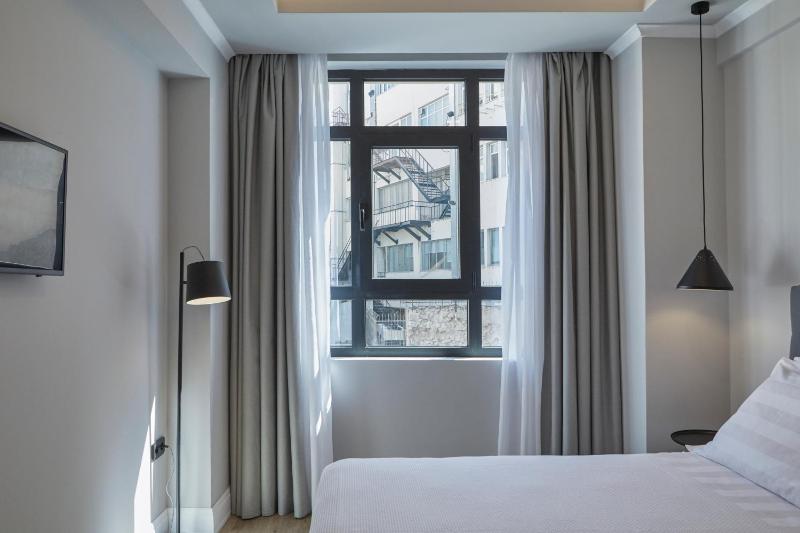 Cozy Double Room with Urban View image 1