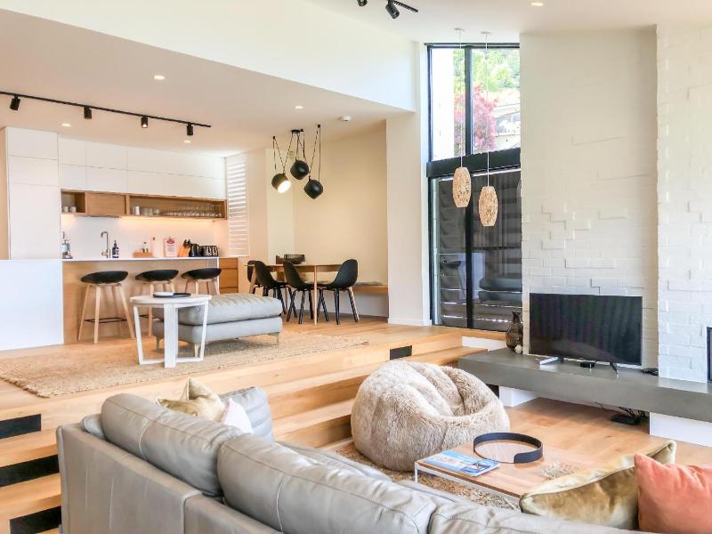 Three-Bedroom Townhouse image 2