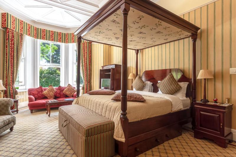 Honeymoon Suite with Bath and Shower image 2