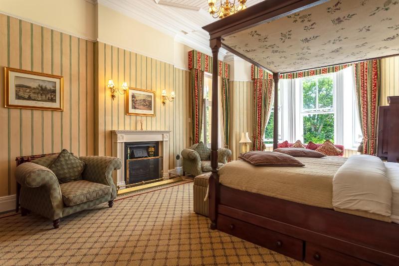Honeymoon Suite with Bath and Shower image 1