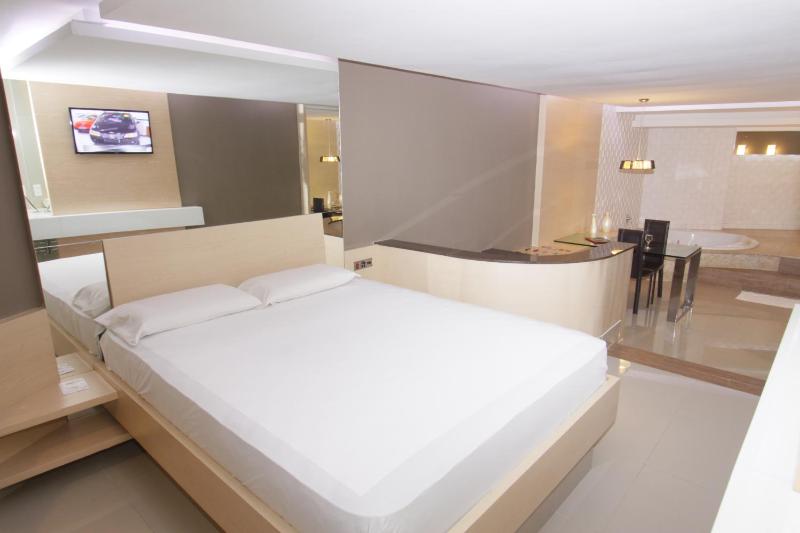 Standard Double Suite image 1